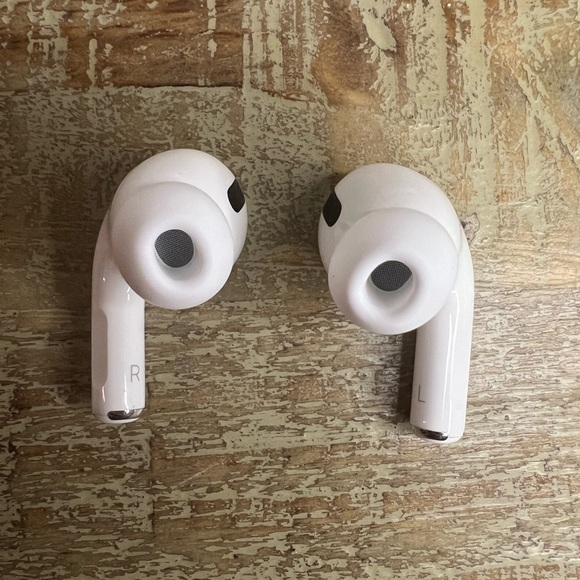 Apple AirPods Pro - Picture 10 of 16